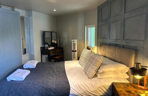 Betchworth Hotel | The Red Lion & Cellar Room, Betchworth
