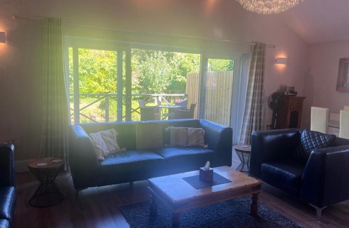 Cheddar Apartment | The Riverside Apartment on Cheddar Bridge Apartments