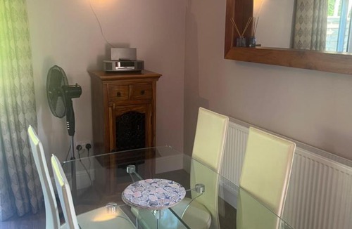 Cheddar Apartment | The Riverside Apartment on Cheddar Bridge Apartments