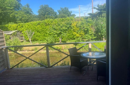 Cheddar Apartment | The Riverside Apartment on Cheddar Bridge Apartments