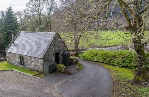 Invermoriston House | The Romantic Bothy by Interhome