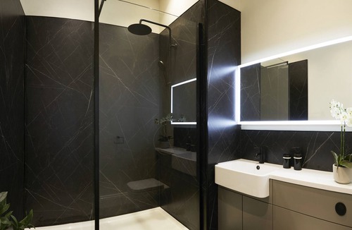 Scarborough City Centre Apartment | The Salisbury Luxury Deluxe 1 Bedroom Apartment with late check out & early check in