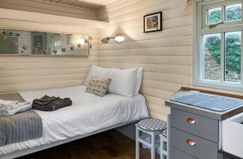 Sheriff Hutton House | The Shepherds Hut - Uk50986