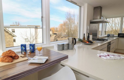 Cirencester House | THE SKYDECK (HM50), pet friendly, with pool in Cotswold Water Park