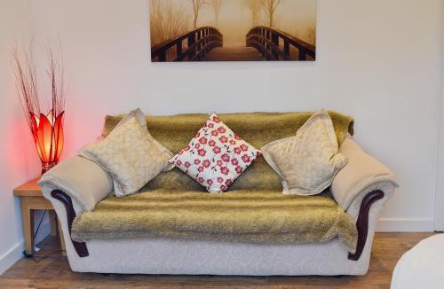 Caergeiliog House | The Snug