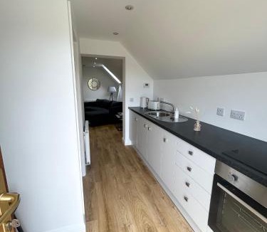 Alness Apartment | The Studio at Torr Leathann - Modern Studio