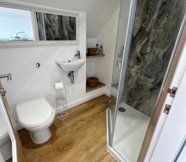 Alness Apartment | The Studio at Torr Leathann - Modern Studio