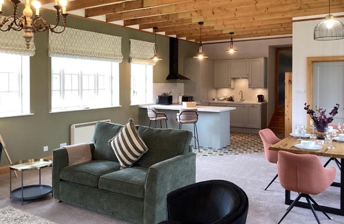 Huntly House | The Studio Cottage