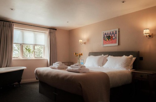 Rendcomb Hotel | The Stump