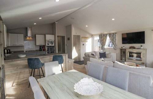 Carnforth Cottage | THE THREE BEARS LODGE, CONISTON DRIVE 11, pet friendly in Warton