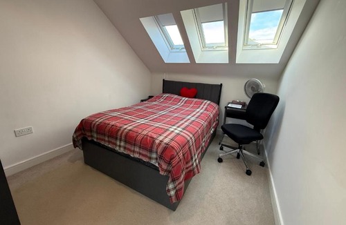 High Wycombe House | The Trinity - Double Bed Suite 2 with Study and Ensuite