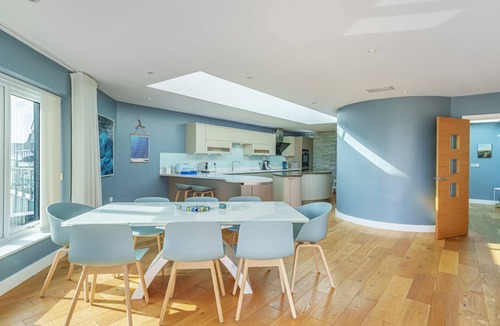 Wittering House | The Waterfront: Luxury Bracklesham Bay Beachfront Home – Sleeps 8
