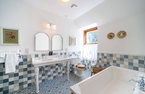 Letterfinlay Hotel | The Whispering Pine Lodge