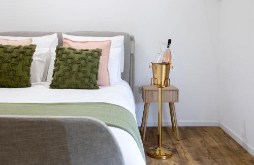 Longham Hotel | The White Hart Coach House with Air Conditioning