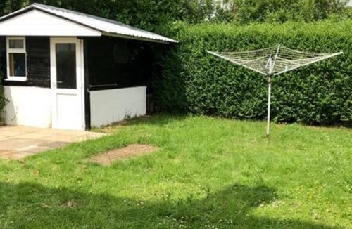 Headington House | The Woodfarm Lodge - 3 Bedroom House with parking