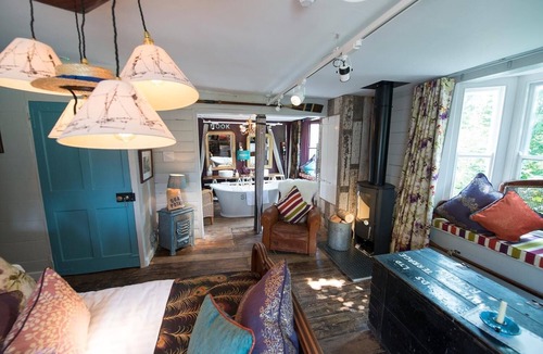 Wavehorne Hotel | The Woolpack Inn Warehorne