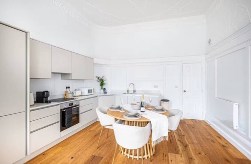 Bath City Centre Apartment | Thermae One - Understated. Elevated. Elegant.