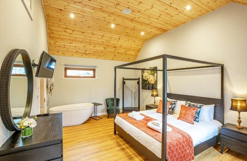 Lewiston House | Thistle Lodge 19 with Hot Tub