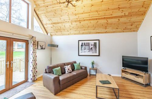 Lewiston House | Thistle Lodge 19 with Hot Tub