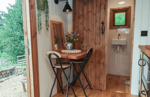 Great Fryup Dale Cottage | THISTLEWOODS SHEPHERDS HUT, romantic, with a garden in Glaisdale