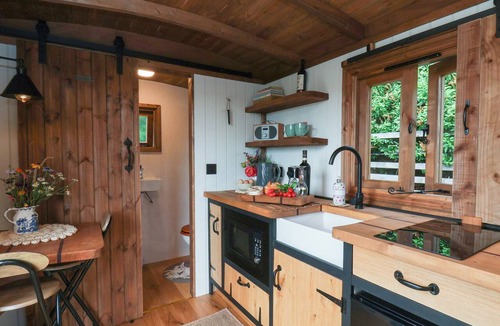Great Fryup Dale Cottage | THISTLEWOODS SHEPHERDS HUT, romantic, with a garden in Glaisdale
