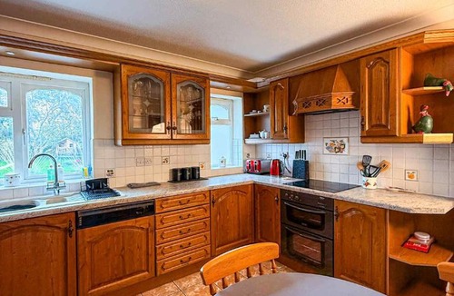 Highbridge Apartment | Three Bedroom Bungalow ideal for families or contractors Highbridge