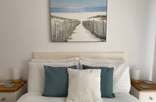 Saint John Cabin | Three Views Lodge, Whitsand Bay