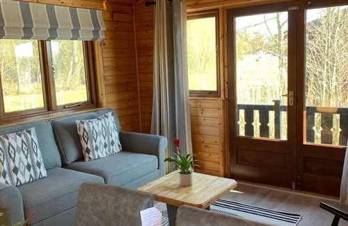 Smallburgh Boat Rental | Thurne River Lodge Houseboat