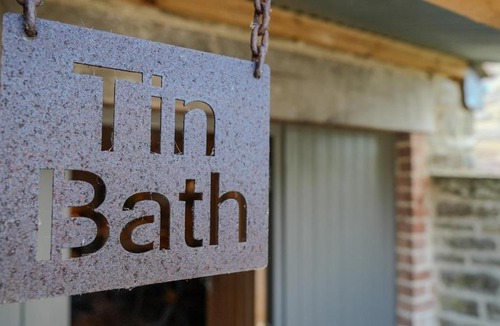 Aller Apartment | Tin Bath As Glorious as its Namesake