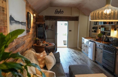 Aller Apartment | Tin Bath As Glorious as its Namesake