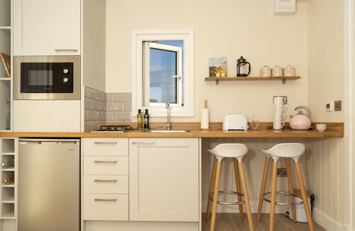 Glen Urquhart Cabin | +Tiny House with beautiful Mountain Views+