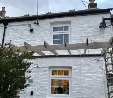 Lostwithiel House | Tiny romantic cottage for two.