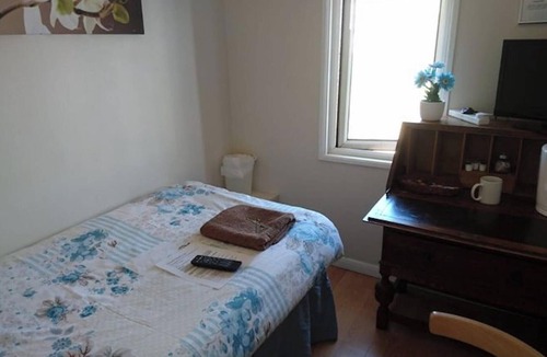 Harlington House | Tiny Single shared bathroom Room ssbyr