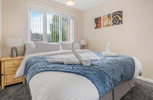 Tipton Hotel | Tipton 3BR Home – Netflix Wi-Fi Driveway