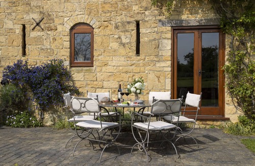 Wickhamford House | Toms End, Mickleton, Chipping Campden, sleeps 4 guests