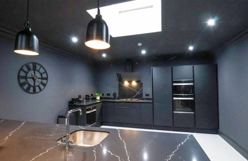 Scarborough City Centre House | TOWER VIEW, luxury holiday cottage, with hot tub in Scarborough