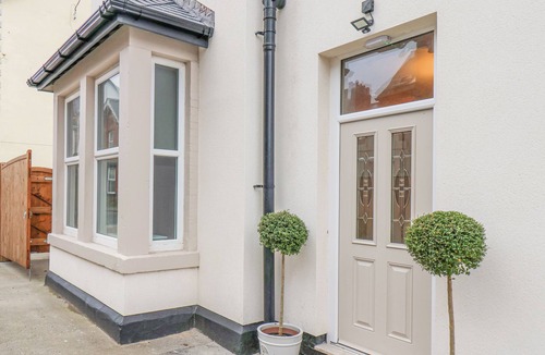 Scarborough City Centre House | TOWER VIEW, luxury holiday cottage, with hot tub in Scarborough