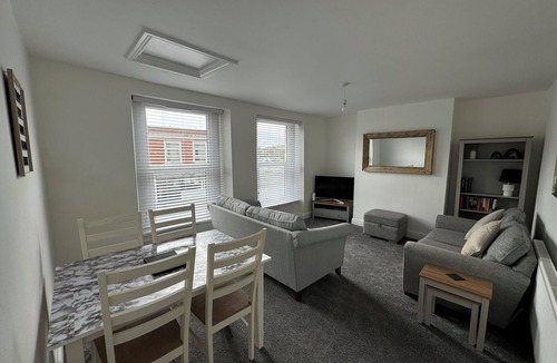 Weston-super-Mare Apartment | Town centre 1bedroom first floor flat sleeps 4