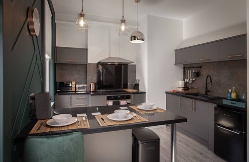 North Shore Apartment | Town View Apartment by Sasco