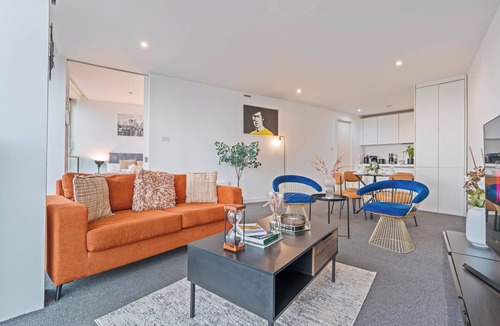 Theatreland Birmingham Apartment | Tranquil 2-bedroom apartment in welcoming Birmingham neighborhood