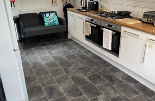 Corby House | Tranquil 4 Bed Mid terrace in Corby