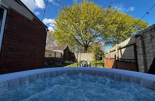 Grangetown Apartment | Tranquil Hideaway w/Hot Tub and Pool Table