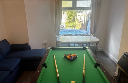 Grangetown Apartment | Tranquil Hideaway w/Hot Tub and Pool Table