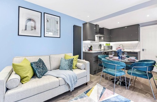Northumberland Park Apartment | Tranquility in Bloom: Refreshing 2BR Apartment