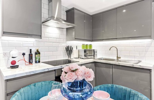 Northumberland Park Apartment | Tranquility in Bloom: Refreshing 2BR Apartment