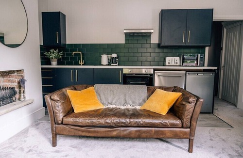 Worthing Apartment | Tranquility Parkside luxury 2 bed garden apartment