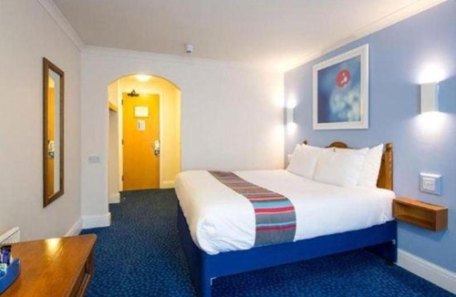 Perth Hotel | Travelodge Perth A9