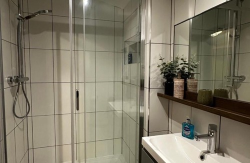 East Grinstead Apartment | Tree Top & Bluebell Cottages