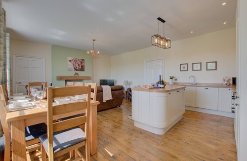 Kingswood House | Trefnant Hall - Three Bedroom House, Sleeps 6
