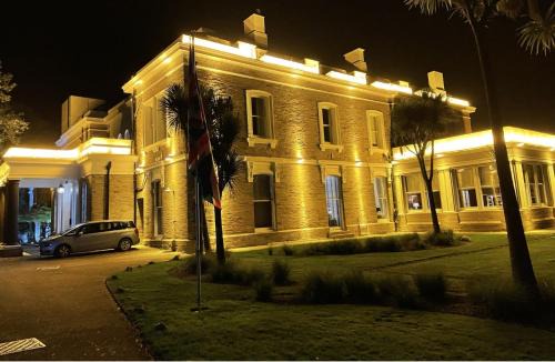 Par Resort | Trenython Manor Resort